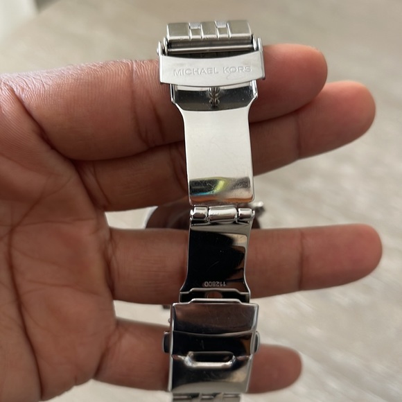 MICHAEL KORS WATCH! - Picture 6 of 7
